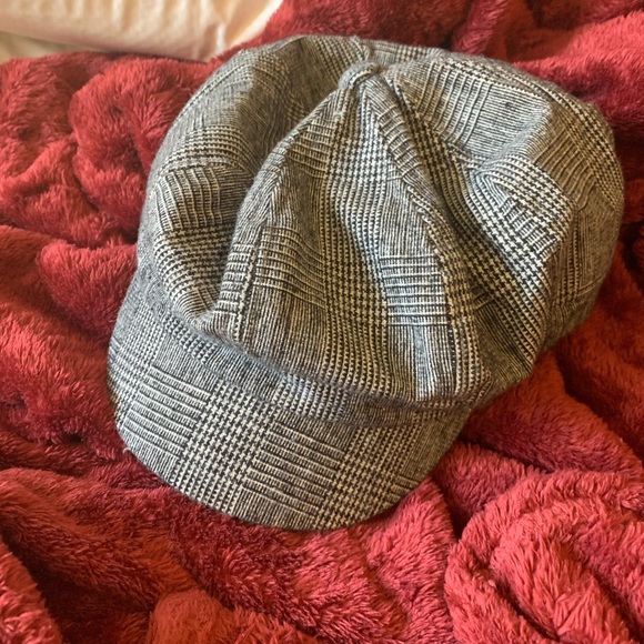 Forever 21 - Cap - Picture 2 of 3